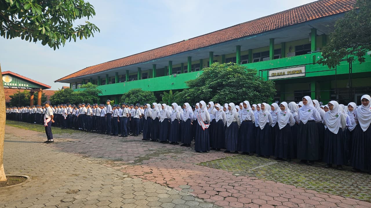 Persiapan TKA 2025/2026, MTsN 2 Kota Kediri Tekankan Disiplin dan Doa dalam Apel Pagi
